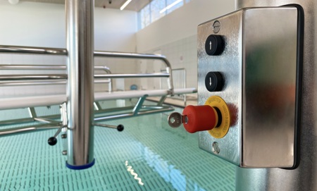 Einfaldur stýribúnaður, bæði til sem snúrutengdur eða festur við lyftu