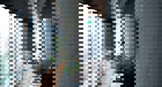 AJAX hreyfiskynjari með rúðubrotsnema